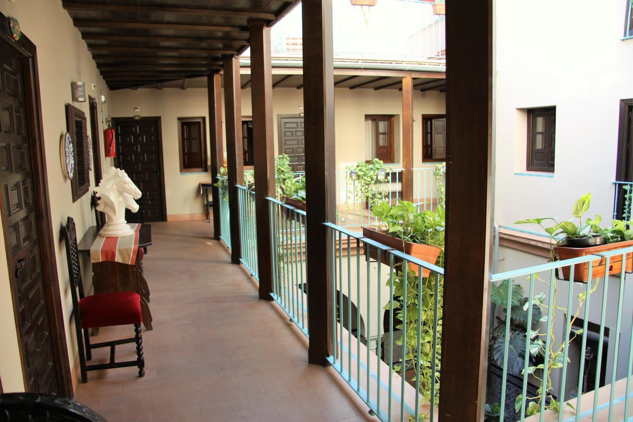 Hotel Patio De Las Cruces Севиля Екстериор снимка